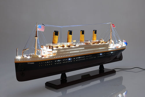 Titanic Painted with lights  32